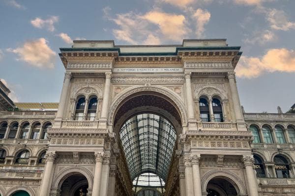 Ingresso della Galleria Vittorio Emanuele II da Piazza del Duomo a Milano