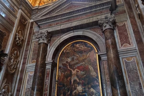 Altare di San Sebastiano situato nella navata destra della Basilica di San Pietro in Città del Vaticano