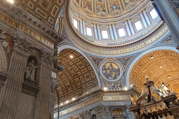 Visita Guidata Immersiva della Basilica San Pietro con Accesso Garantito