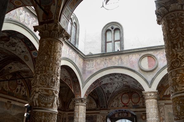 Scorcio del Cortile di Michelozzo all’interno di Palazzo Vecchio a Firenze