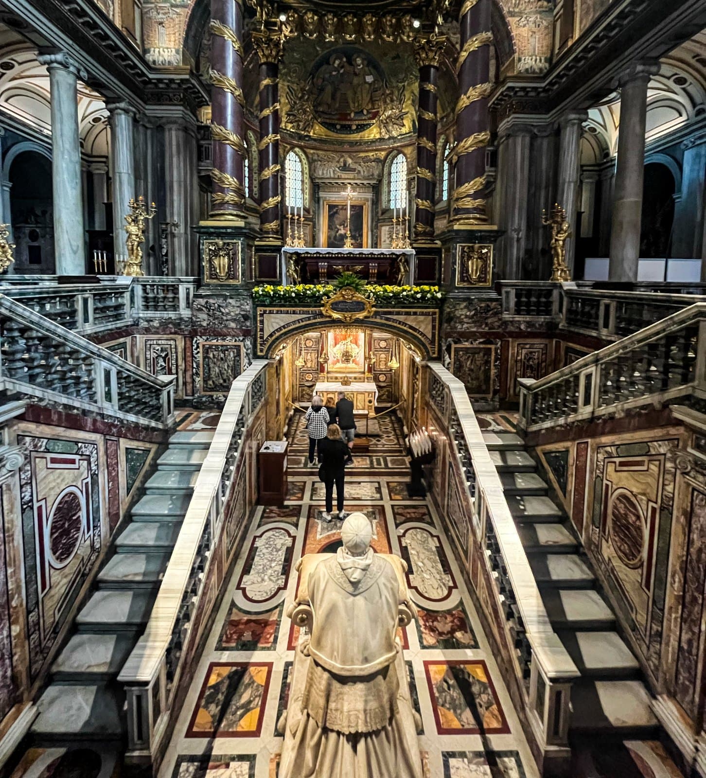 High Altar with the sculpture of Pope Pius IX kneeling in the Basilica of Santa Maria Maggiore