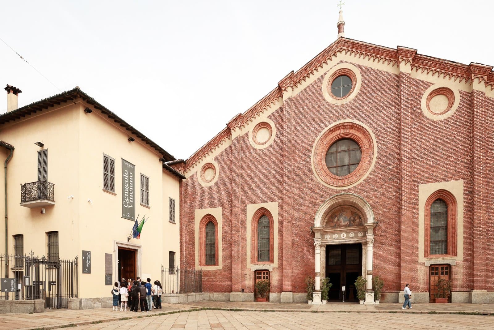 Fachada de la iglesia Santa Maria delle Grazie en Milán