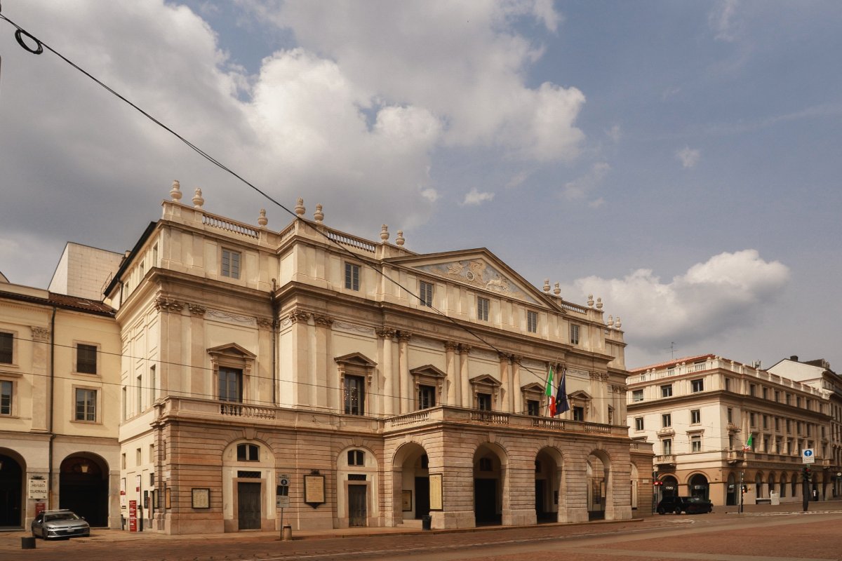 Milan Walking Tour: From the Duomo to the Fashion District